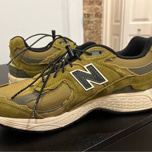 new balance 2002r desert beige - size 9.5